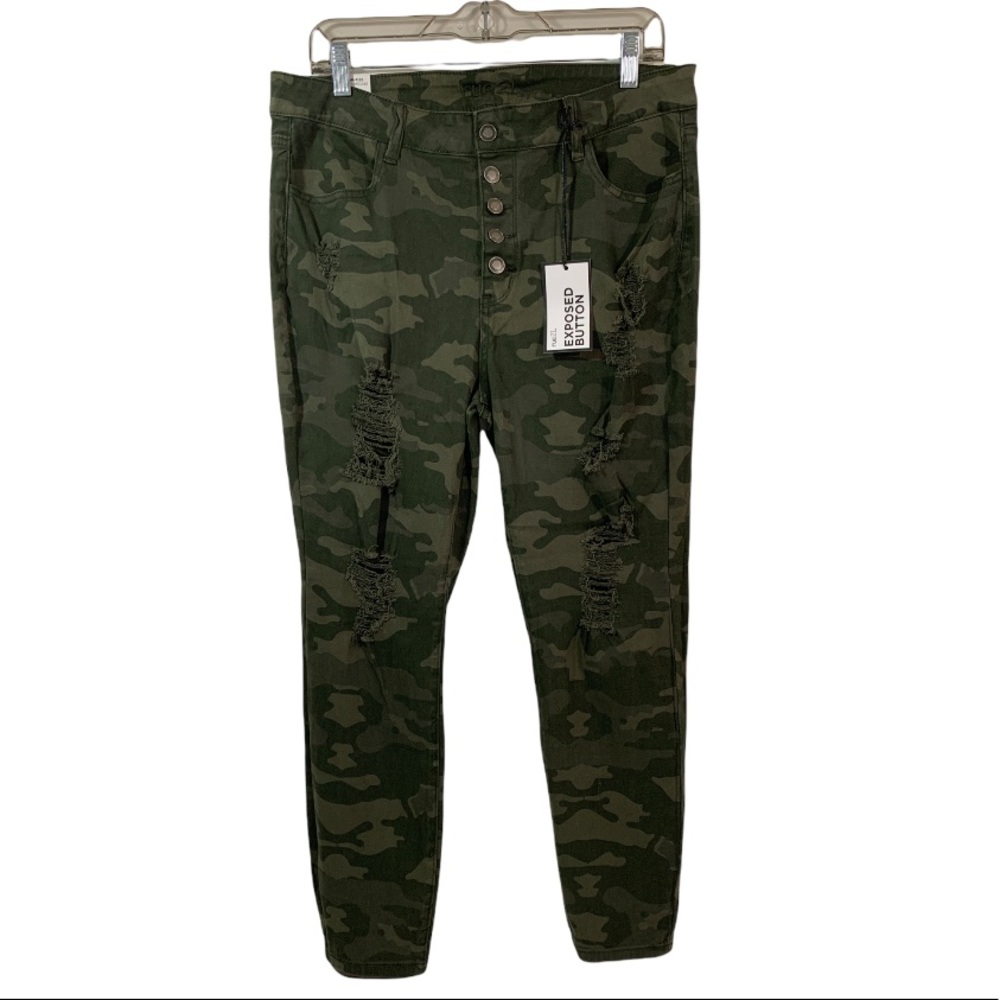 RUE21 Camo Distressed Ankle Jegging
